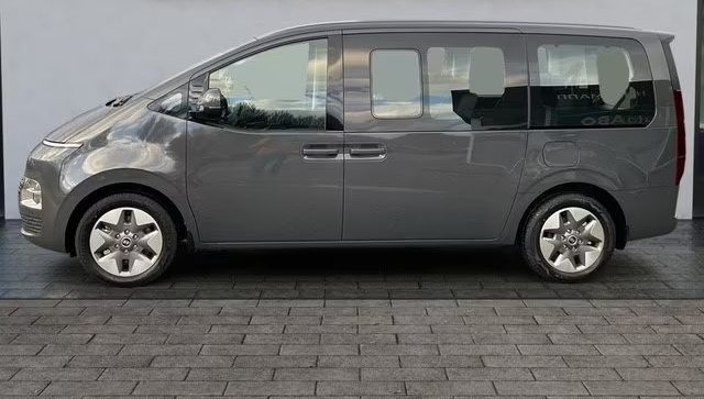 HYUNDAI Staria usata, con Airbag