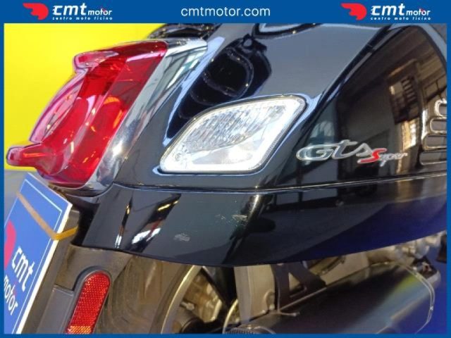 VESPA GTS 300 usata 11