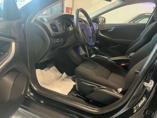 VOLVO V40 Cross Country usata, con Servosterzo