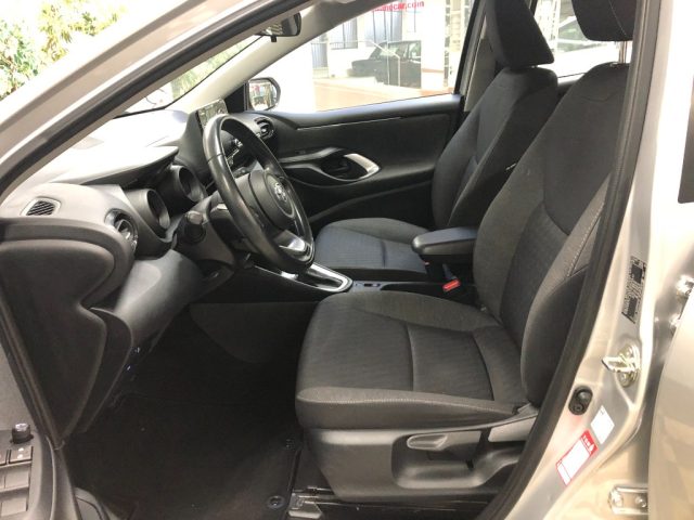 TOYOTA Yaris usata, con Fari LED