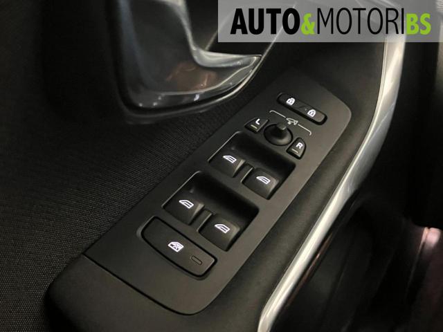 VOLVO V40 Cross Country usata, con Servosterzo