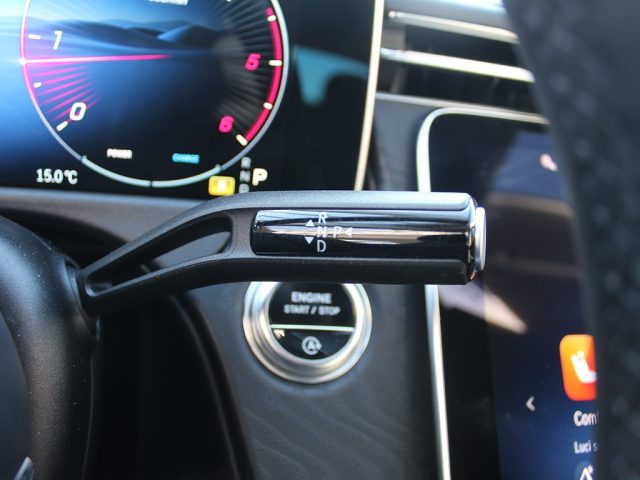 MERCEDES-BENZ E 220 usata, con Sensori di parcheggio anteriori