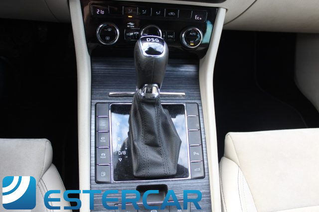 SKODA Superb usata, con Park Distance Control