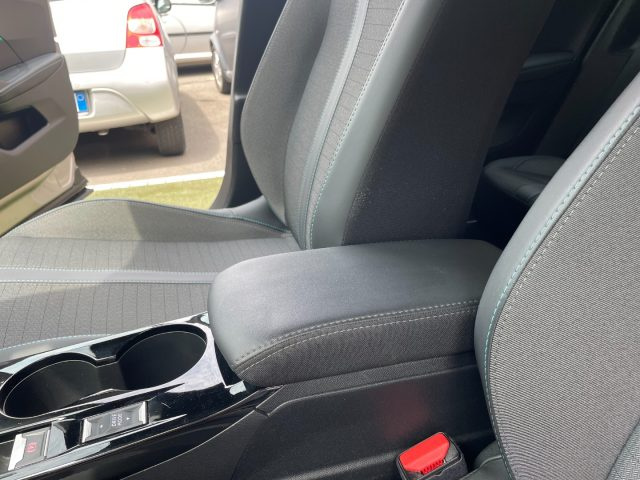 PEUGEOT 2008 usata, con Fari LED