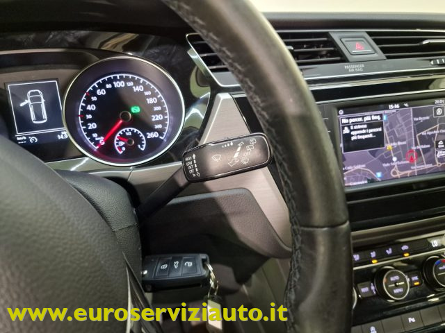 VOLKSWAGEN Touran usata, con Monitoraggio pressione pneumatici