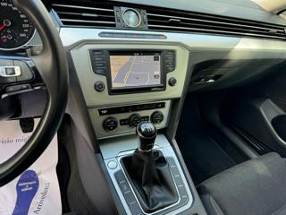 VOLKSWAGEN Passat Variant usata, con Autoradio