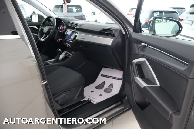AUDI Q3 usata, con Sensori di parcheggio anteriori