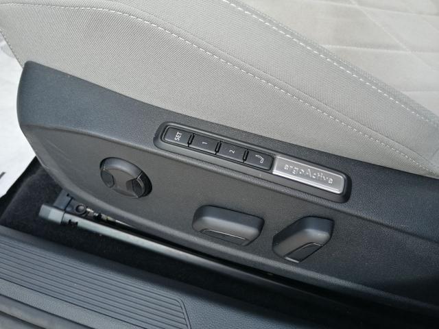 VOLKSWAGEN Golf usata, con Leve al volante