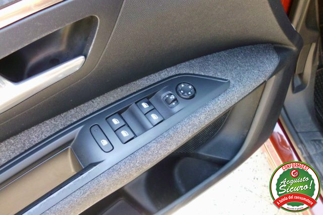 PEUGEOT 3008 usata, con Volante in pelle