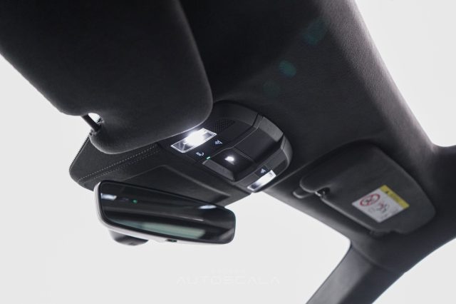 PORSCHE 992 usata, con Touch screen