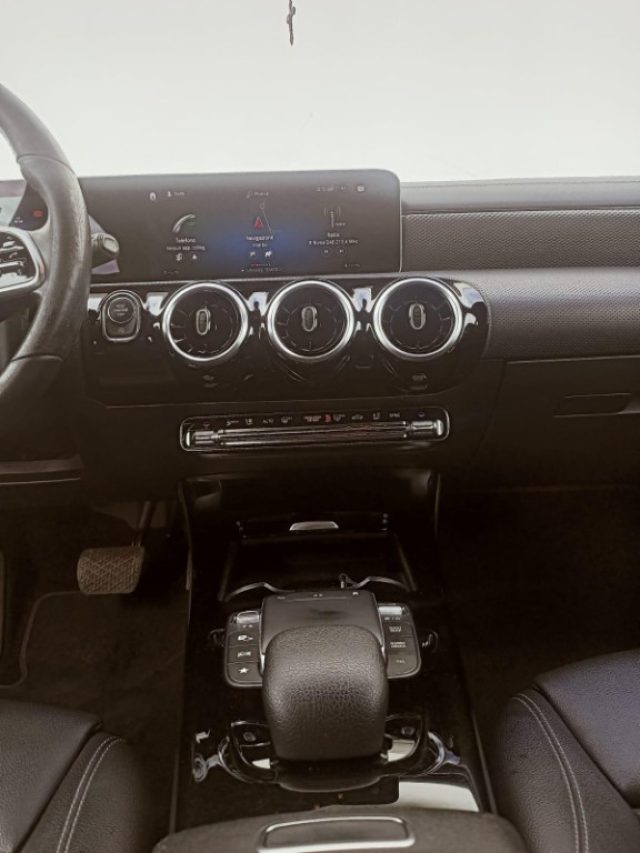 MERCEDES-BENZ CLA 200 usata, con Chiusura centralizzata