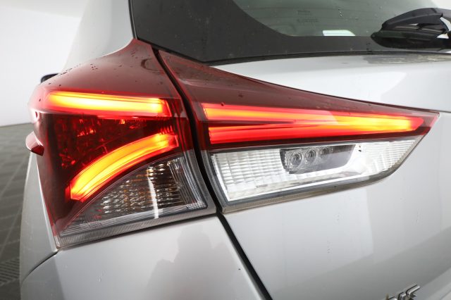 TOYOTA Auris usata 7