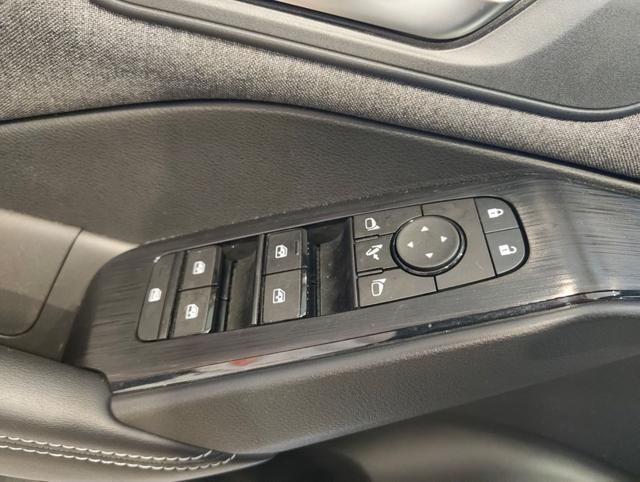 NISSAN Qashqai usata, con Controllo automatico clima