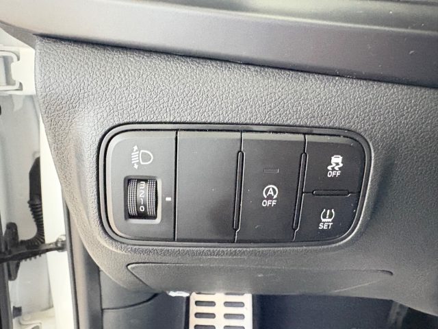 HYUNDAI Bayon usata, con Fari LED
