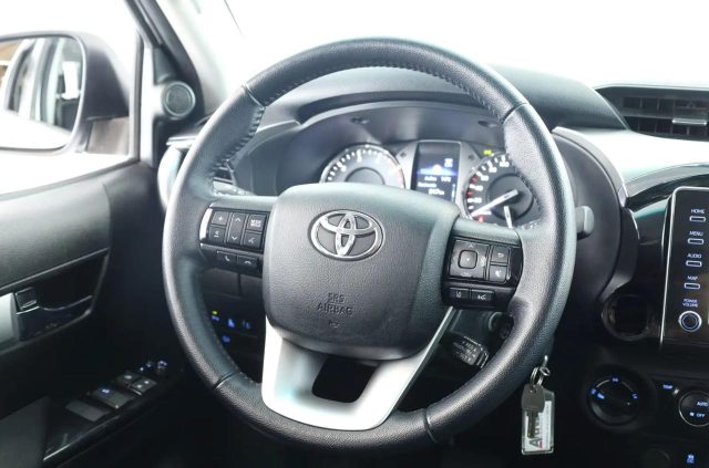TOYOTA Hilux usata, con Autoradio