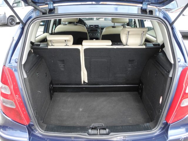 MERCEDES-BENZ A 180 usata, con Fendinebbia