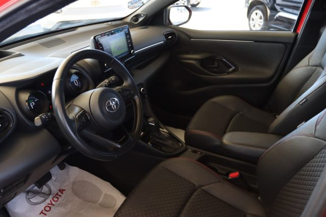 TOYOTA Yaris usata 11