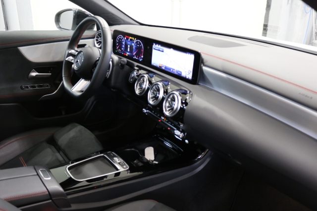 MERCEDES-BENZ CLA 220 usata, con Sedile posteriore sdoppiato