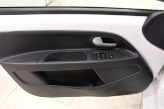 VOLKSWAGEN up! usata, con Frenata d