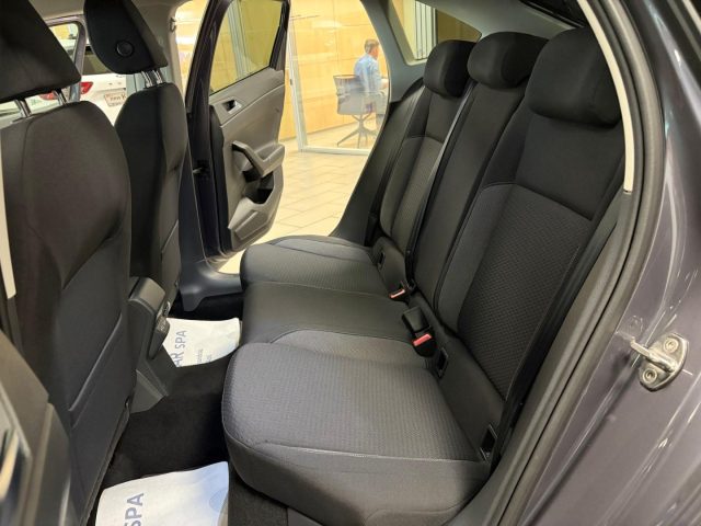 VOLKSWAGEN Taigo usata, con Fari LED