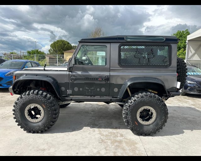 LAND ROVER Defender usata 7