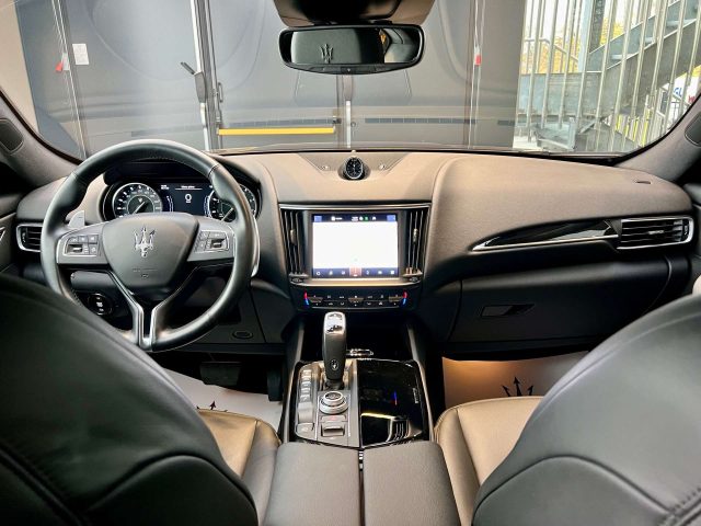 MASERATI Levante usata, con Sedile posteriore sdoppiato