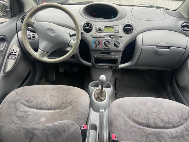 TOYOTA Yaris usata, con Autoradio