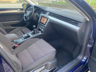 VOLKSWAGEN Passat Variant usata, con Autoradio