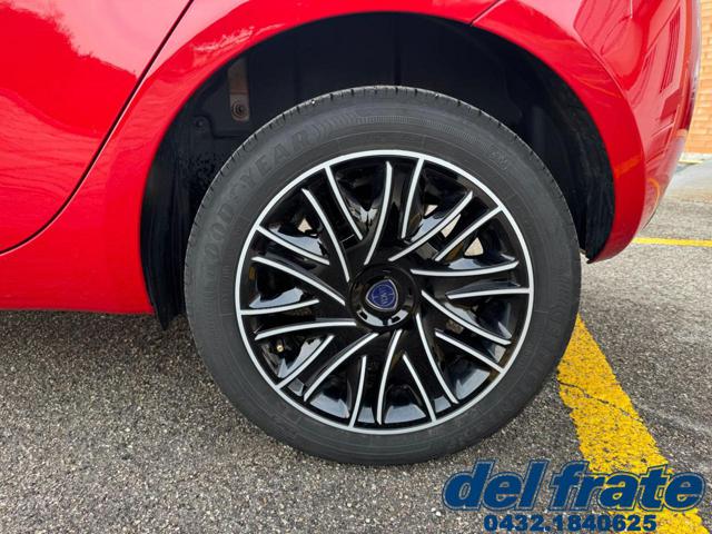 LANCIA Ypsilon usata, con Leve al volante