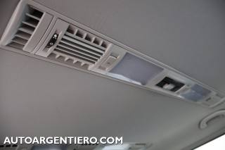 VOLKSWAGEN Caravelle usata, con Hill holder