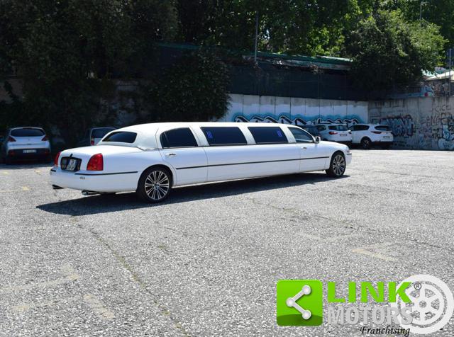 LINCOLN Town Car usata 2