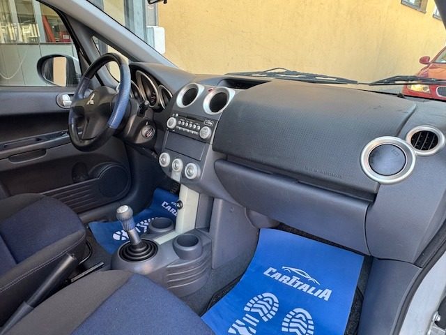 MITSUBISHI Colt usata, con Climatizzatore