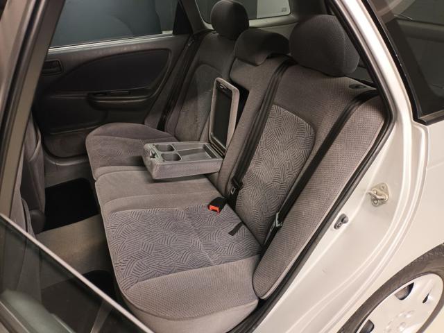 TOYOTA Avensis usata, con Autoradio