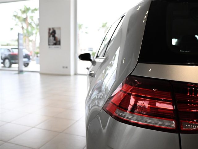 VOLKSWAGEN Golf usata, con Controllo trazione