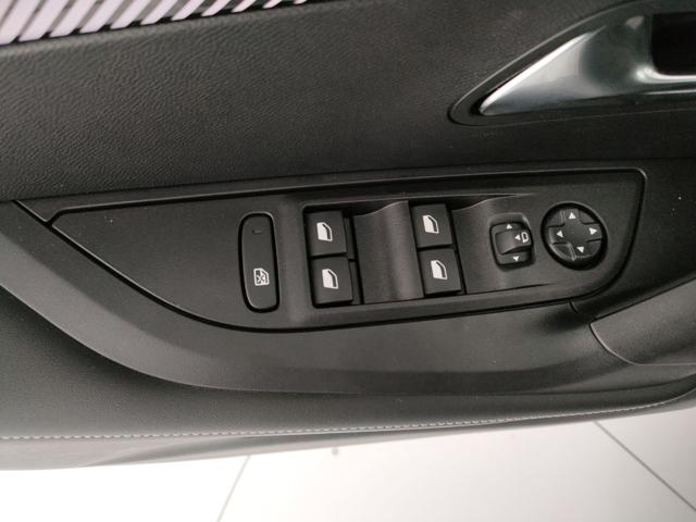 PEUGEOT 2008 usata, con Volante in pelle