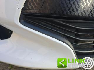 TOYOTA Yaris usata, con Fari LED