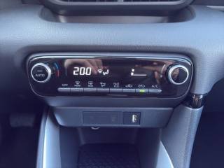 TOYOTA Yaris usata, con Sensore di luce