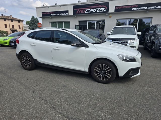 VOLVO V40 Cross Country usata, con ABS