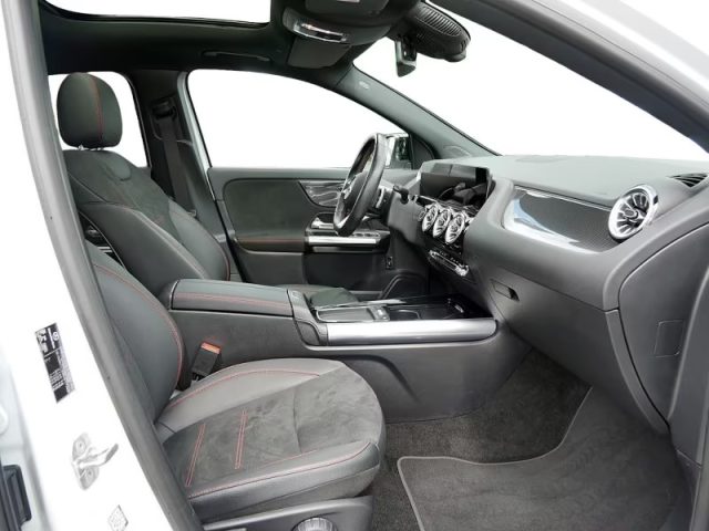 MERCEDES-BENZ GLA 200 usata, con Alzacristalli elettrici