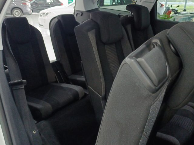 PEUGEOT 5008 usata, con Airbag testa