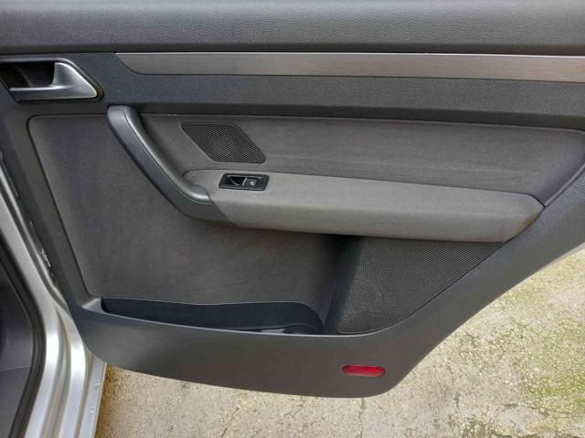 VOLKSWAGEN Touran usata 21