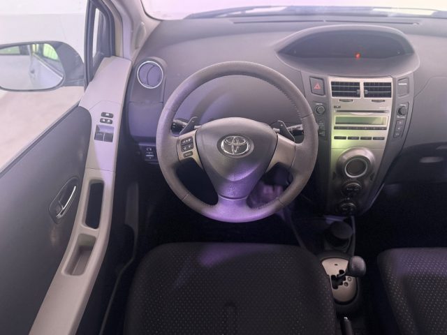 TOYOTA Yaris usata 12