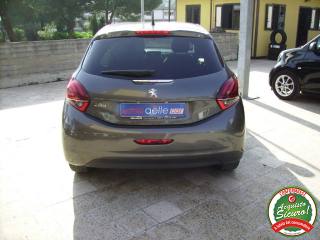 PEUGEOT 208 usata, con Autoradio