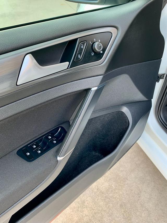 VOLKSWAGEN Golf usata, con Controllo trazione