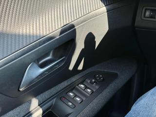 PEUGEOT 3008 usata, con Climatizzatore automatico, 2 zone