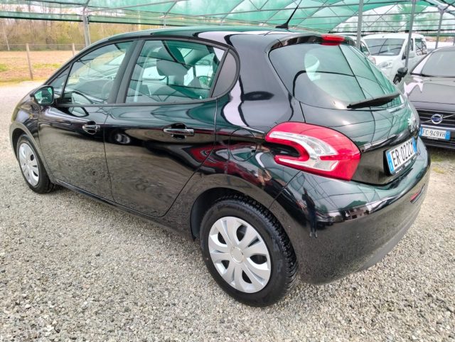 PEUGEOT 208 usata, con Autoradio