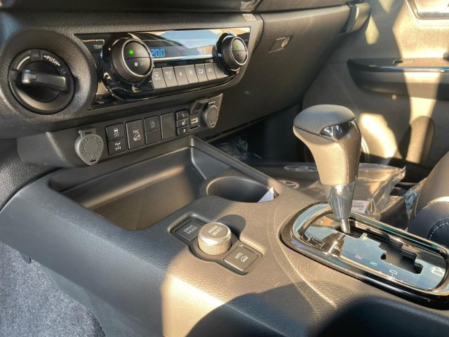 TOYOTA Hilux usata, con Regolazione elettrica sedili