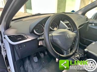 PEUGEOT 207 usata, con Sensori di parcheggio posteriori