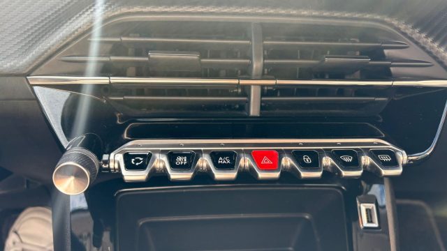PEUGEOT 2008 usata, con Specchietti laterali elettrici