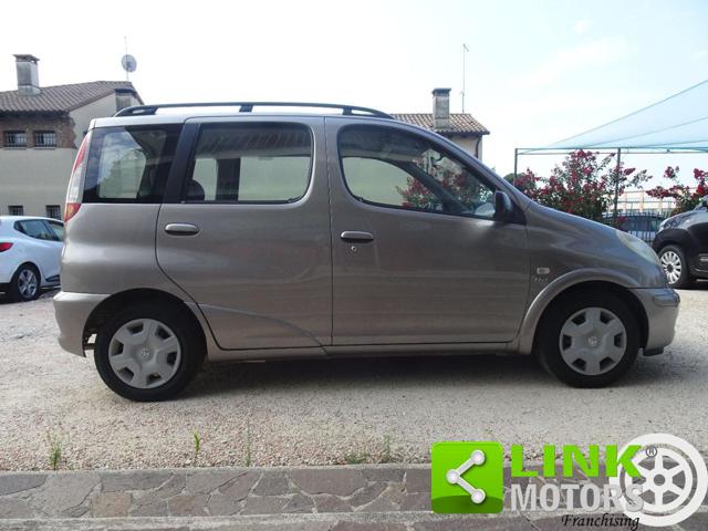 TOYOTA Yaris usata, con ESP